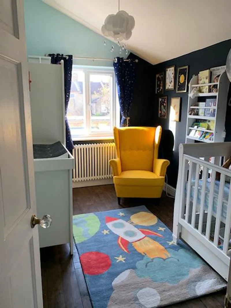 Bedroom - child's at Film location B1883 in London (photo 4)
