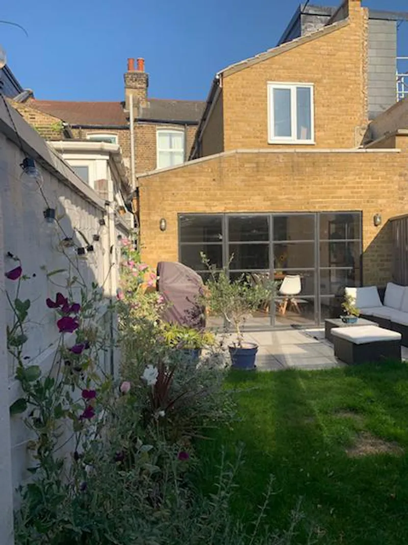 Garden at Film location B1883 in London (photo 3)