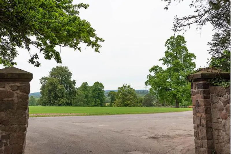 Driveway at Film location A1522 in Leicestershire (photo 51)