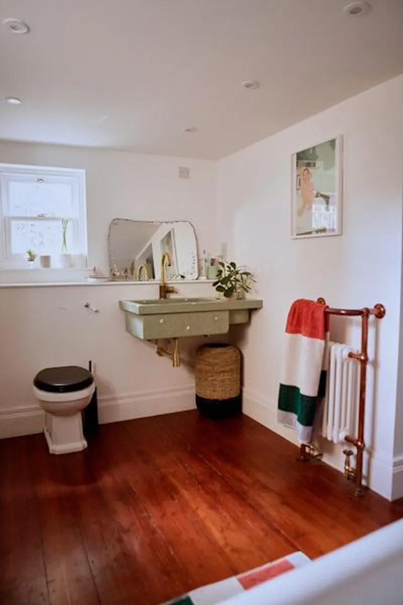 Bathroom at Hackney Victorian flat, F1195 (photo 24)