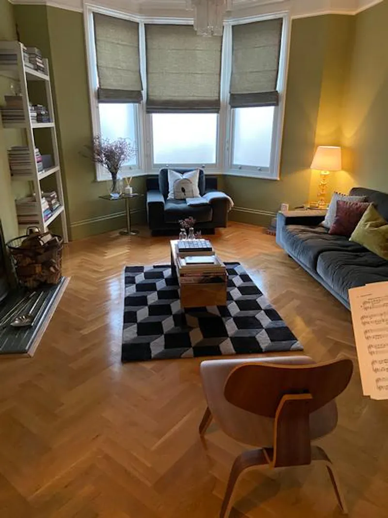 Living Room at Film location B1884 in London (photo 2)