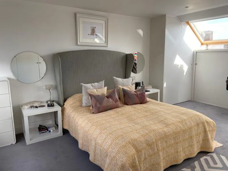Bedroom at Film location B1884 in London (photo 17)