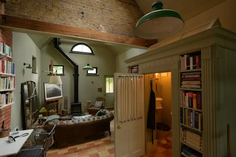 Bathroom at Film location B1885 in London (photo 5)