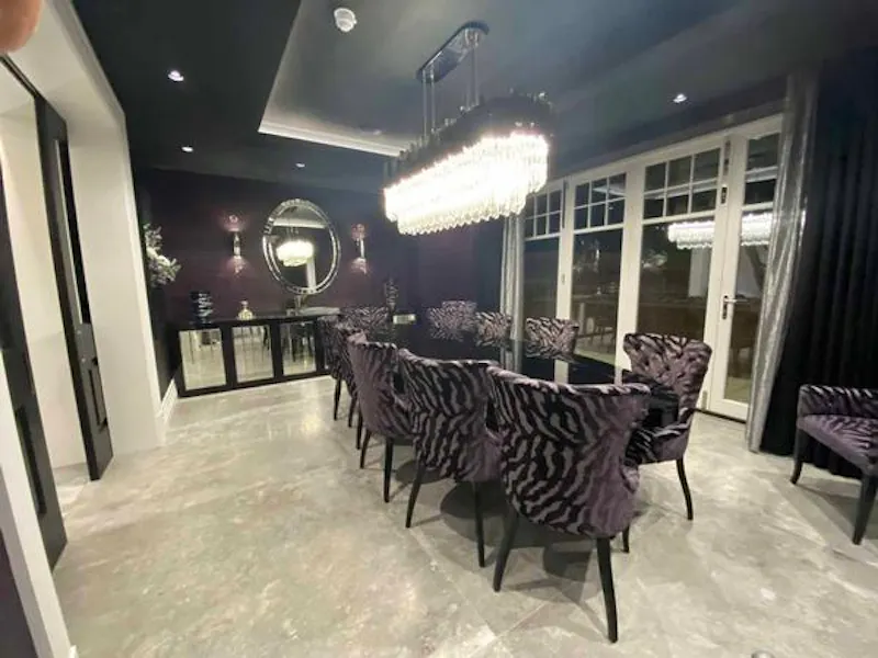 Dining room at Plush Radlett family house, D2456 (photo 6)