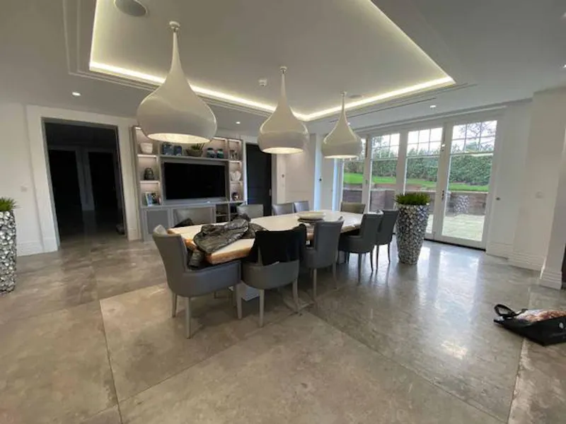 Dining room at Plush Radlett family house, D2456 (photo 8)