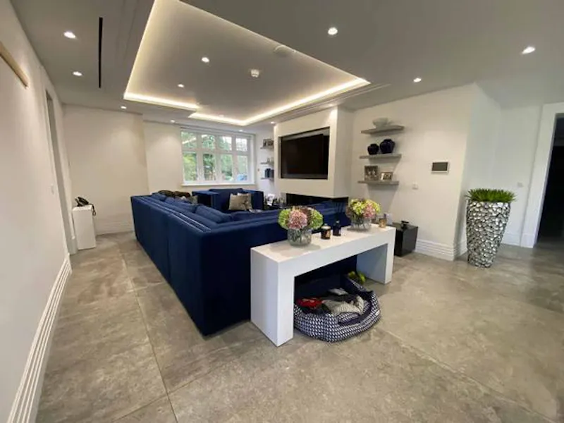 Living Room at Plush Radlett family house, D2456 (photo 9)