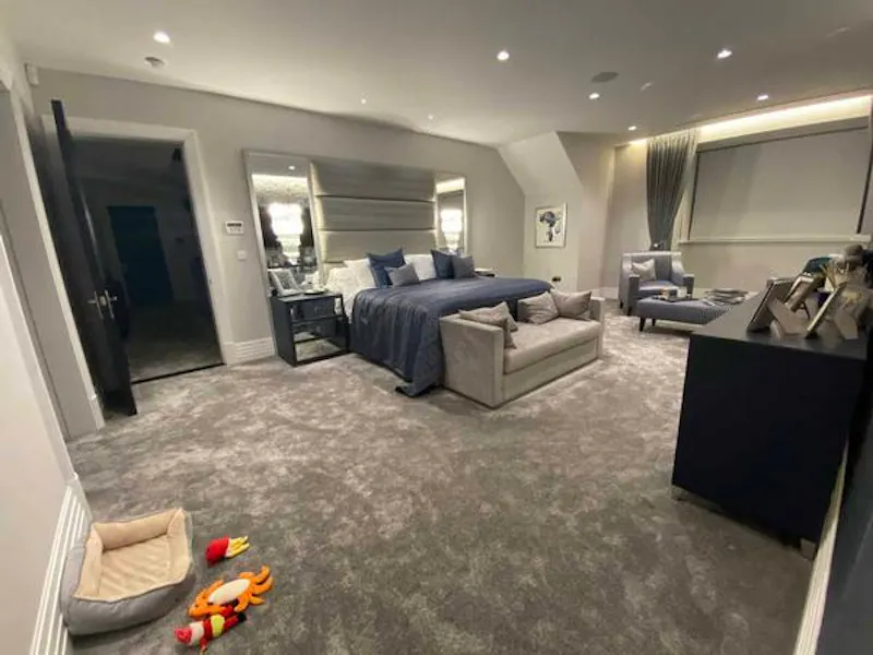 Bedroom at Plush Radlett family house, D2456 (photo 12)