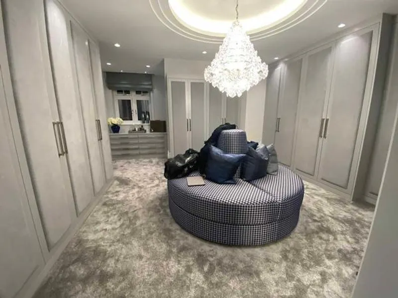 Dressing room at Plush Radlett family house, D2456 (photo 13)