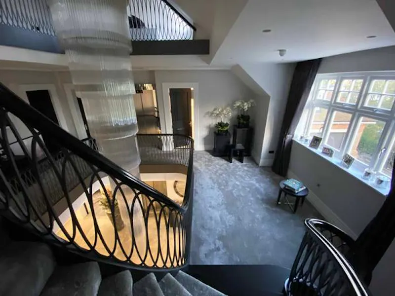 Plush Radlett family house, D2456 (photo 17)