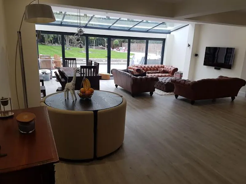 Dining room at Film location D2458 in Hertfordshire (photo 4)