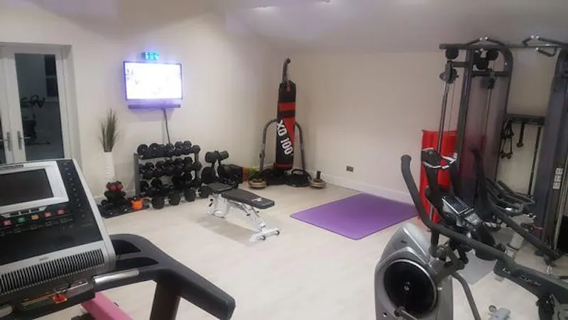 Gym at Film location D2458 in Hertfordshire (photo 7)