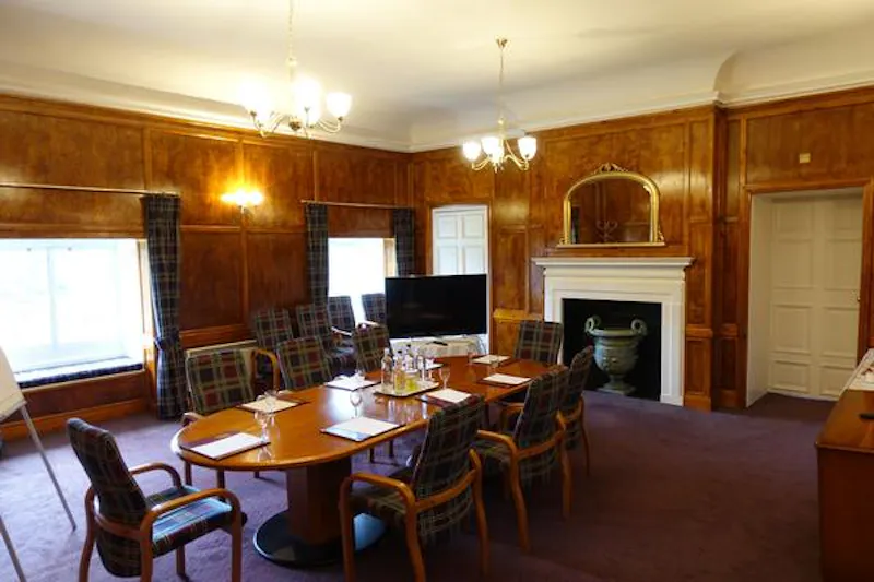 Dining room at Rickmansworth Palladian mansion, G310 (photo 28)