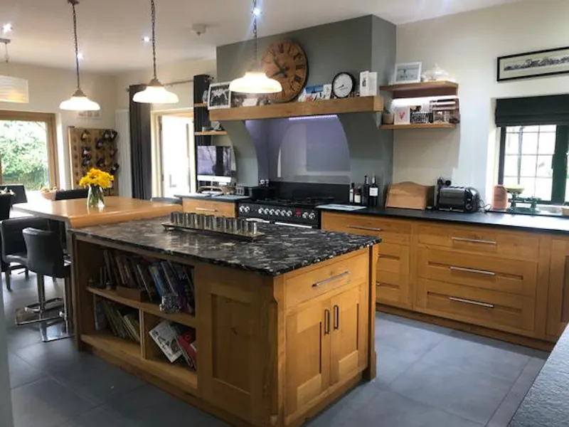 Kitchen at Film location D2459 in Kent (photo 31)