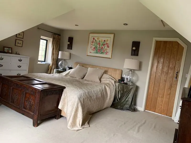 Bedroom at Film location D2459 in Kent (photo 28)