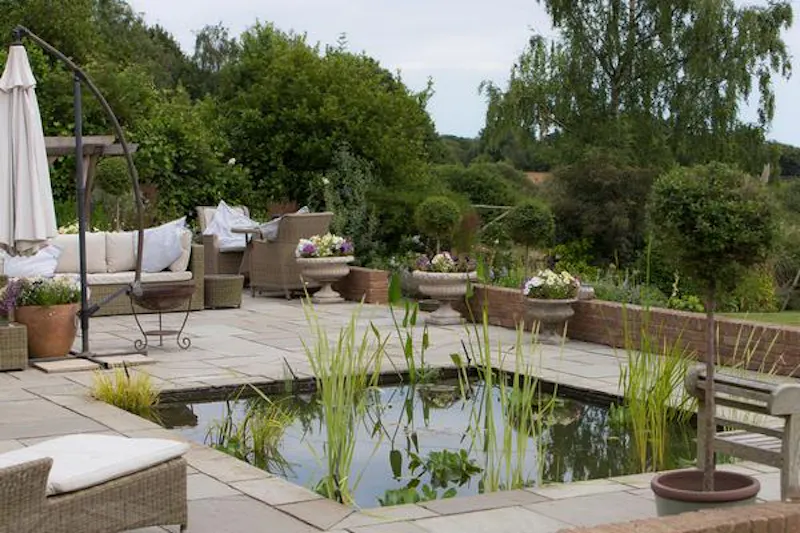 Pond at Film location D2459 in Kent (photo 7)