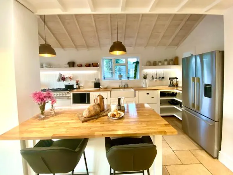 Faversham creek-side cottage, C920 (photo 6)