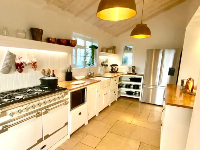 Faversham creek-side cottage, C920 (photo 7)