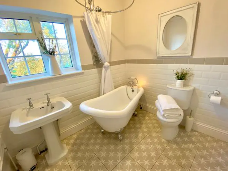 Bathroom at Faversham creek-side cottage, C920 (photo 10)