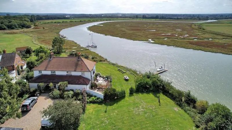 Faversham creek-side cottage, C920 (photo 12)