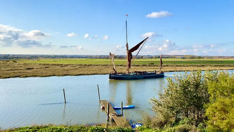 Faversham creek-side cottage, C920 (photo 19)