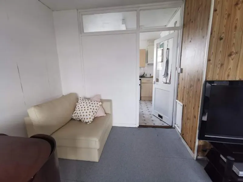 Abbey Wood tower block flat, F1196 (photo 7)