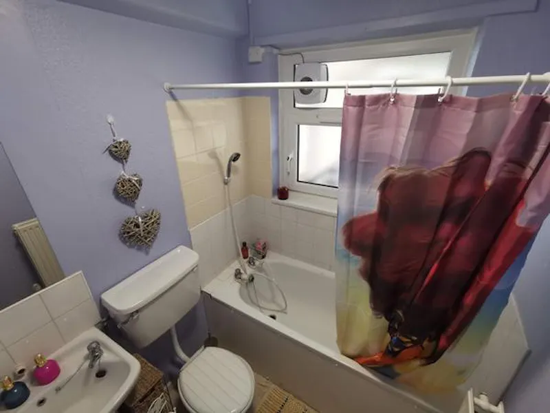Bathroom at Abbey Wood tower block flat, F1196 (photo 16)