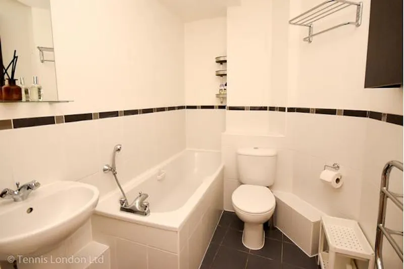 Bathroom at Southfields apartment, F1197 (photo 7)