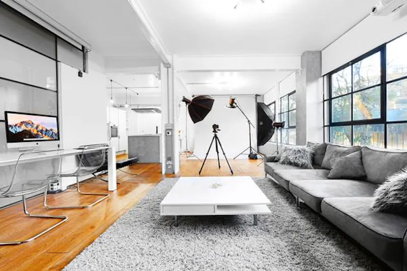 Living Room at Film location F1198 in London (photo 9)