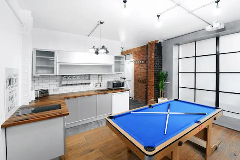 Games room at Film location F1198 in London (photo 11)