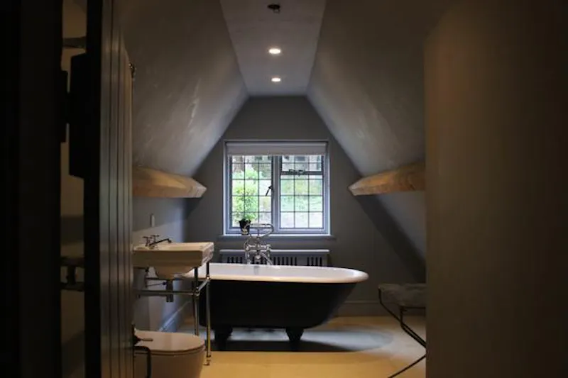 Bathroom at Film location A1525 in Wiltshire (photo 56)