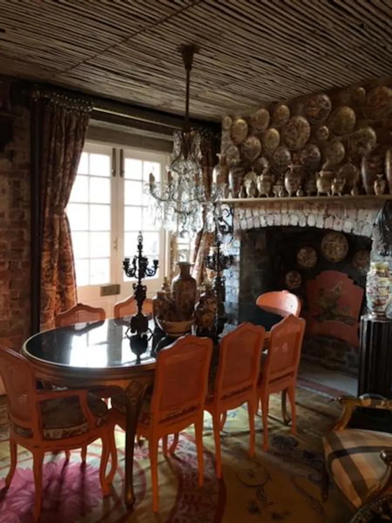 Dining room at Film location E475 in Wales (photo 17)
