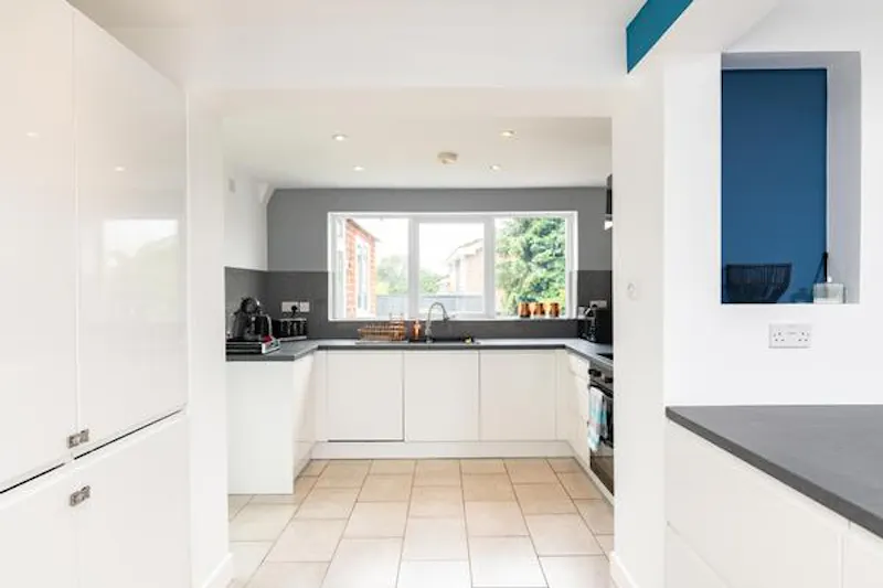 Kitchen at Colourful Knowle family house, D2463 (photo 10)