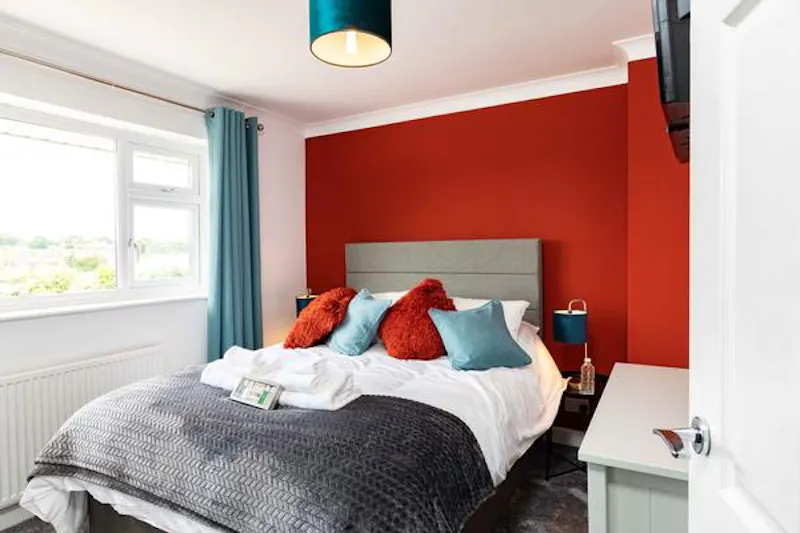 Colourful Knowle family house, D2463 (photo 14)