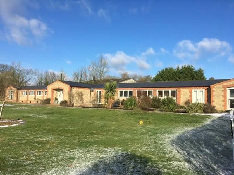 Brinkworth stable conversion, L710 (photo 1)