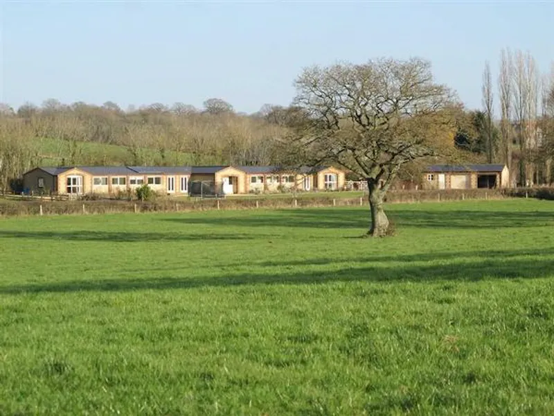 Brinkworth stable conversion, L710 (photo 2)