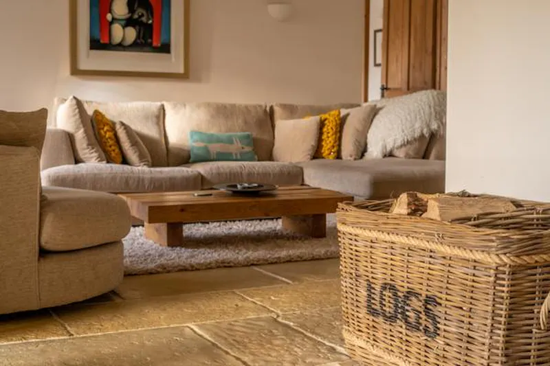 Brinkworth stable conversion, L710 (photo 8)