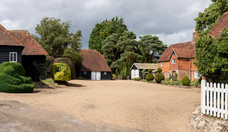 Driveway at Wateringbury manor house, L712 (photo 3)