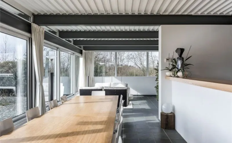 Medstead modernist-style house, D1724 (photo 3)