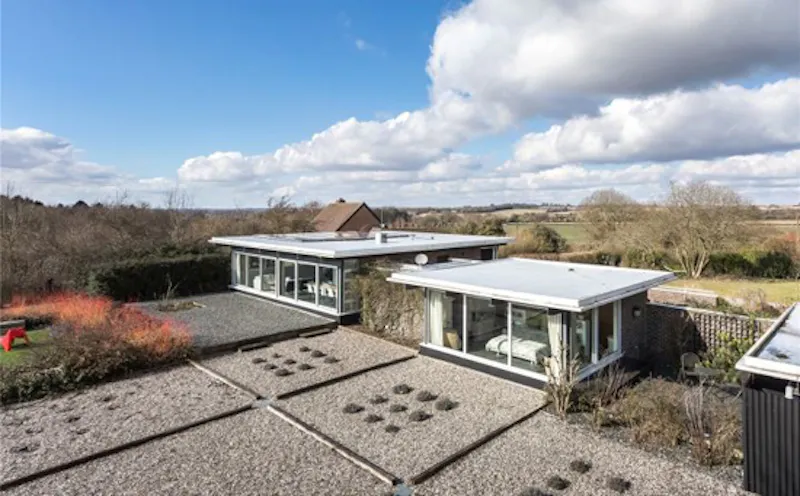 Terrace/Patio at Medstead modernist-style house, D1724 (photo 12)