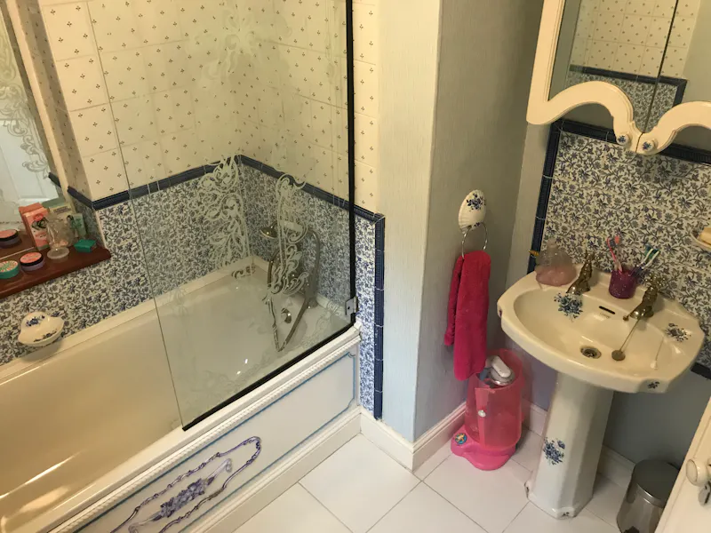 Bathroom at Essendon Edwardian cottage, E477 (photo 34)