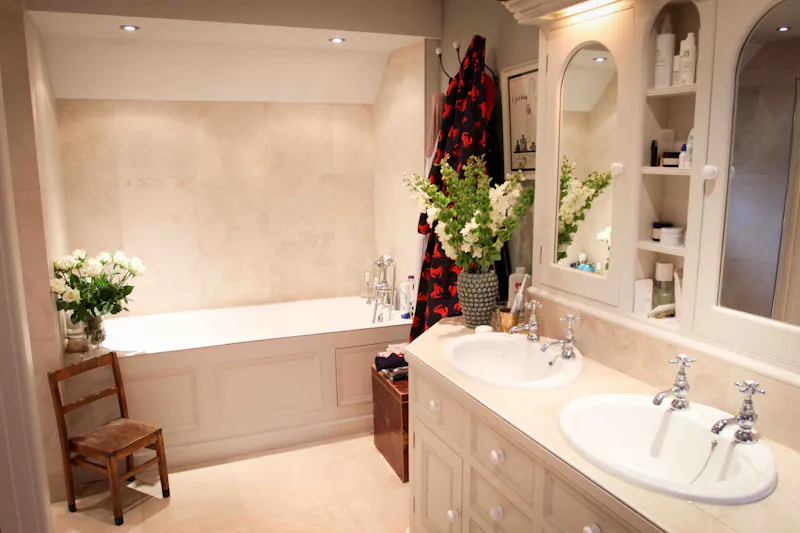 Bath at Choosey Farm, North Warnborough, L714 (photo 17)
