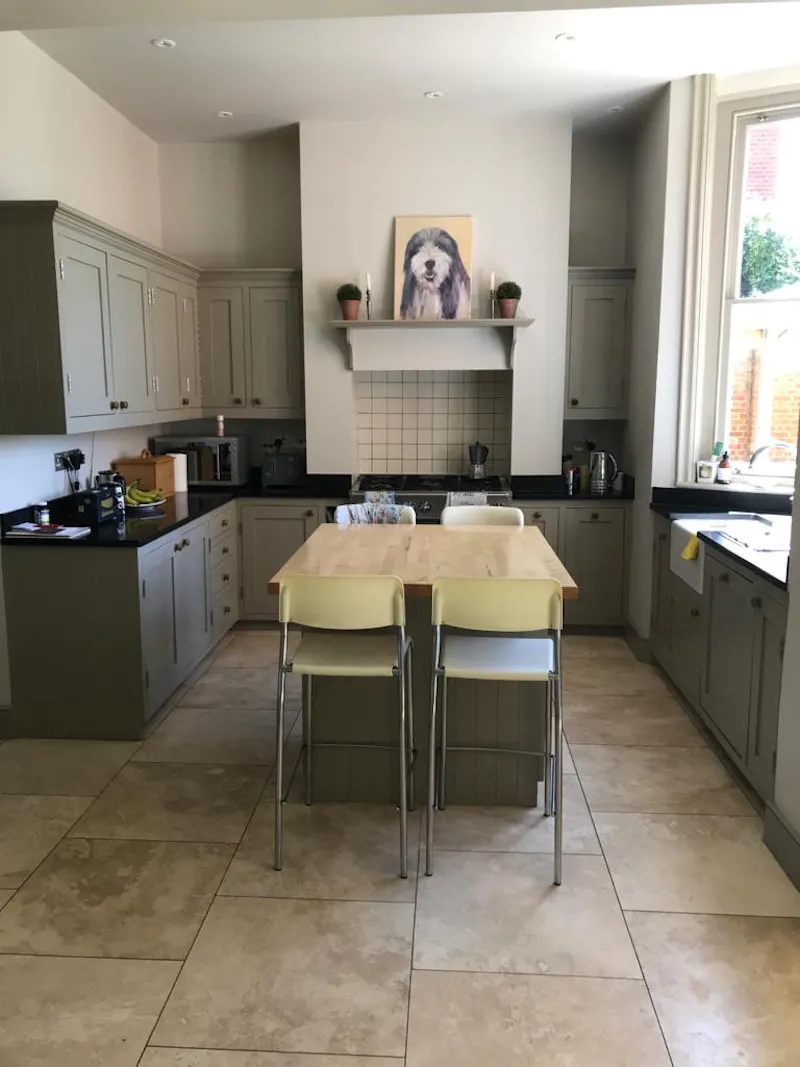 Kitchen at Large detached home in  Ealing, B1046 (photo 5)