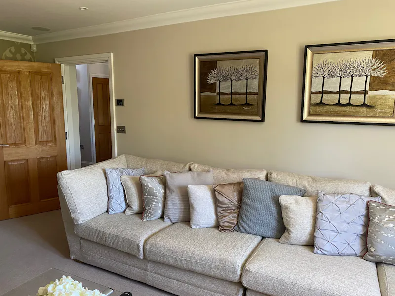 Detached Cobham family house, D2017 (photo 4)