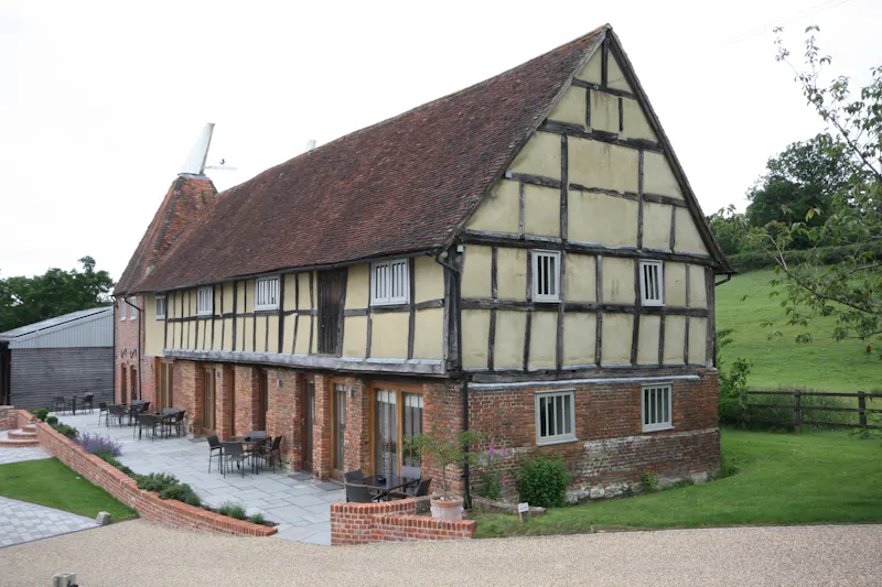 Benenden threshing barn venue, L715 (photo 2)