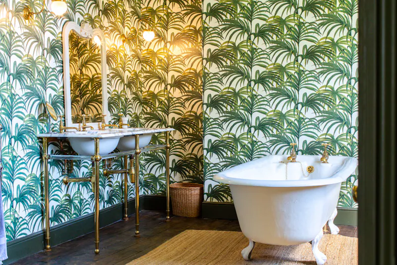 Bath at Stylish Shropshire manor house, A1536 (photo 39)
