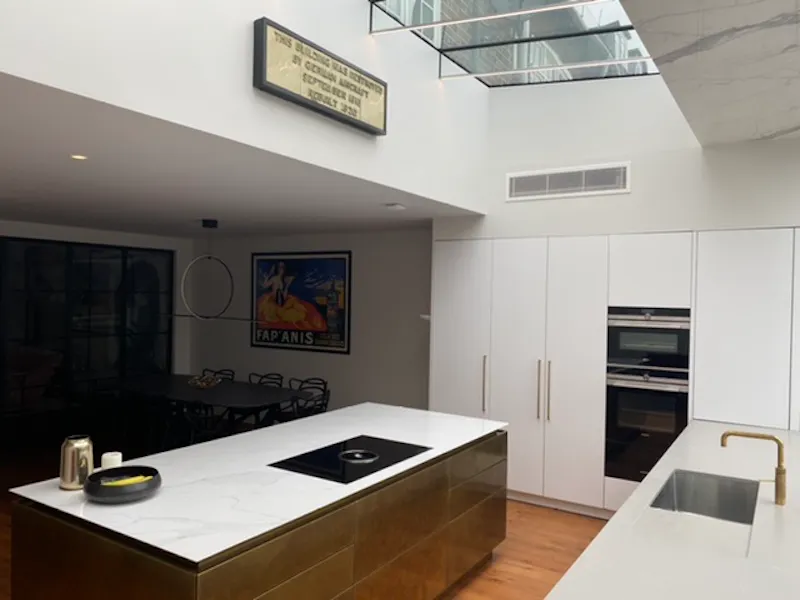 Kitchen island at 1930's refurb in Belsize Park, D2481 (photo 10)