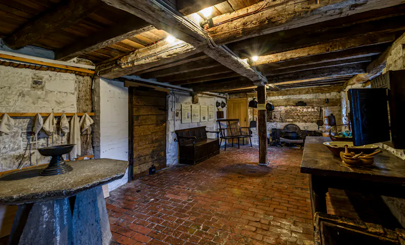 Floor - tiled at Historic Lewes hall-house, M342 (photo 5)