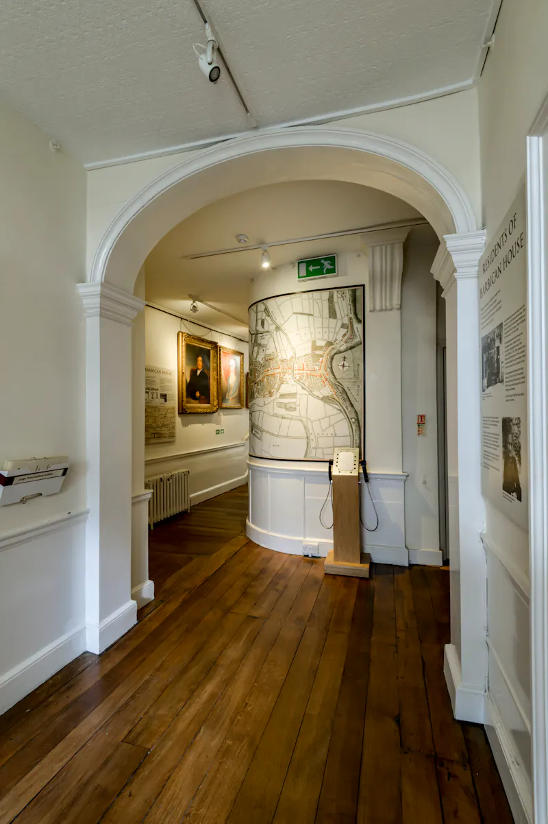 Entrance hall at Lewes Georgian museum, A1532 (photo 5)