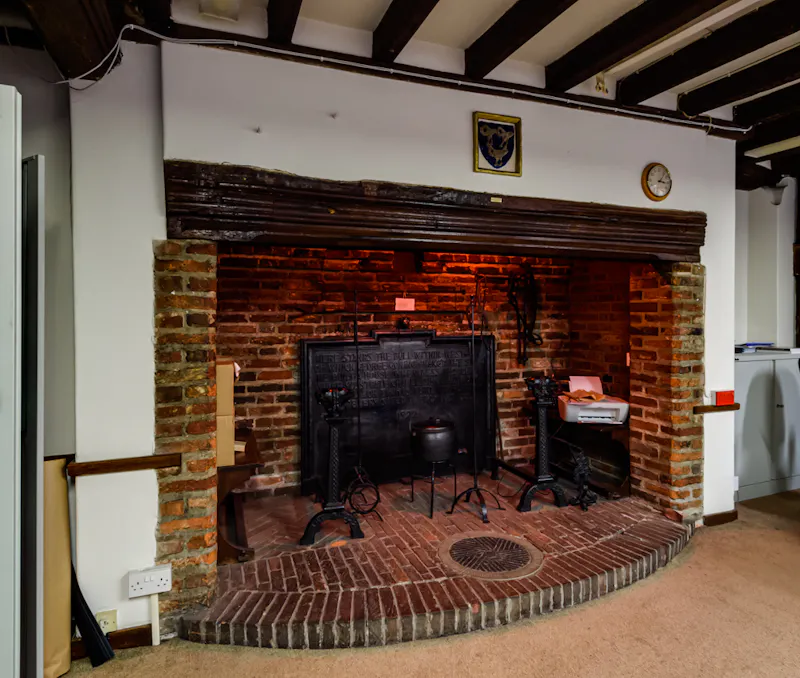Fireplace at Authentic Tudor house in Lewes, M341 (photo 11)