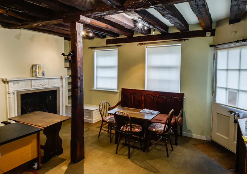 Dining room at Authentic Tudor house in Lewes, M341 (photo 13)
